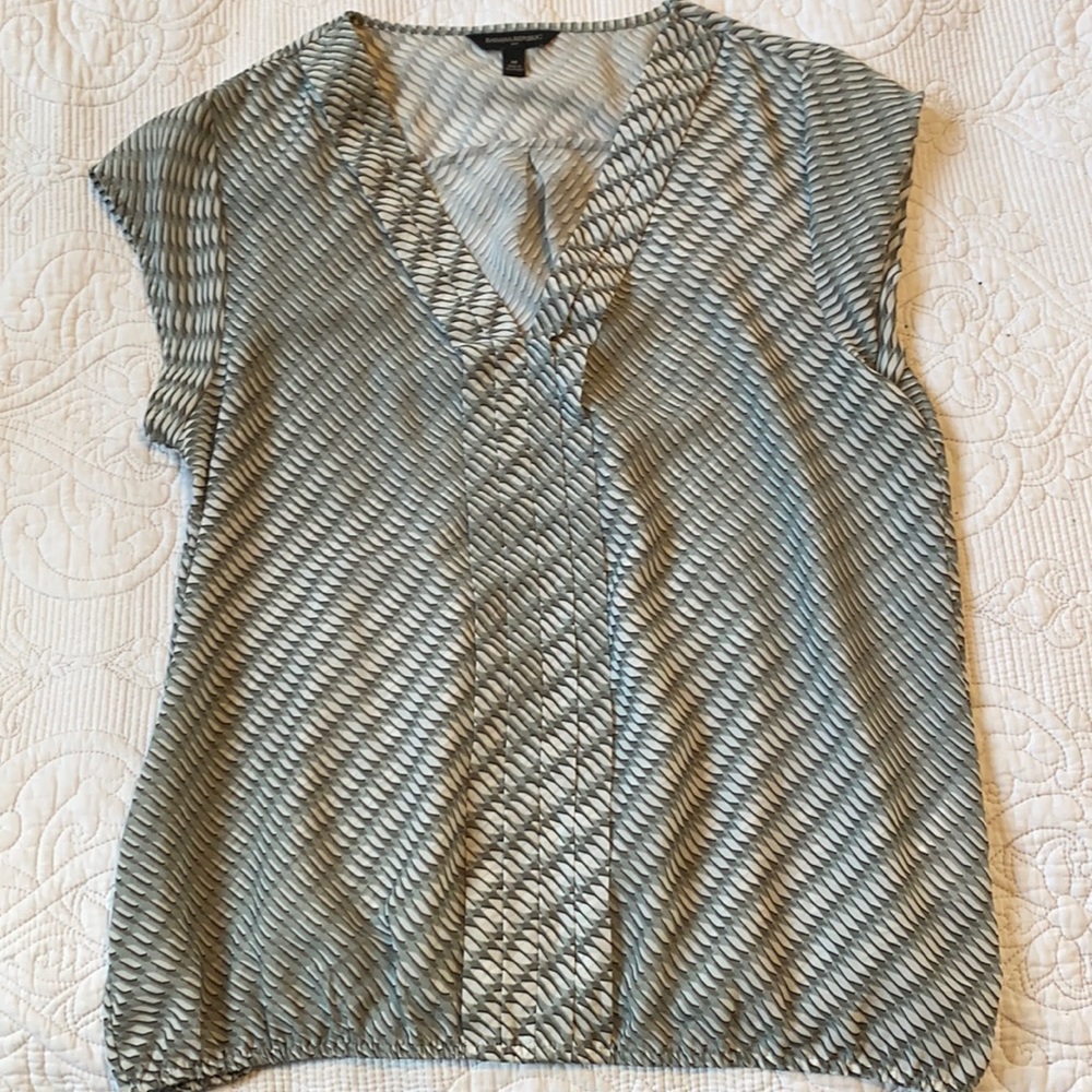 Banana Republic size M short sleeve grey, white, black blouse